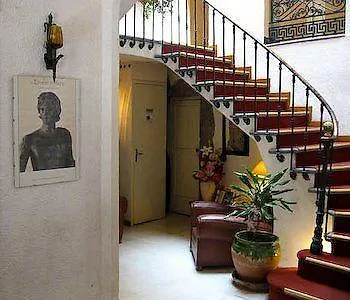 Le Donjon Hotel